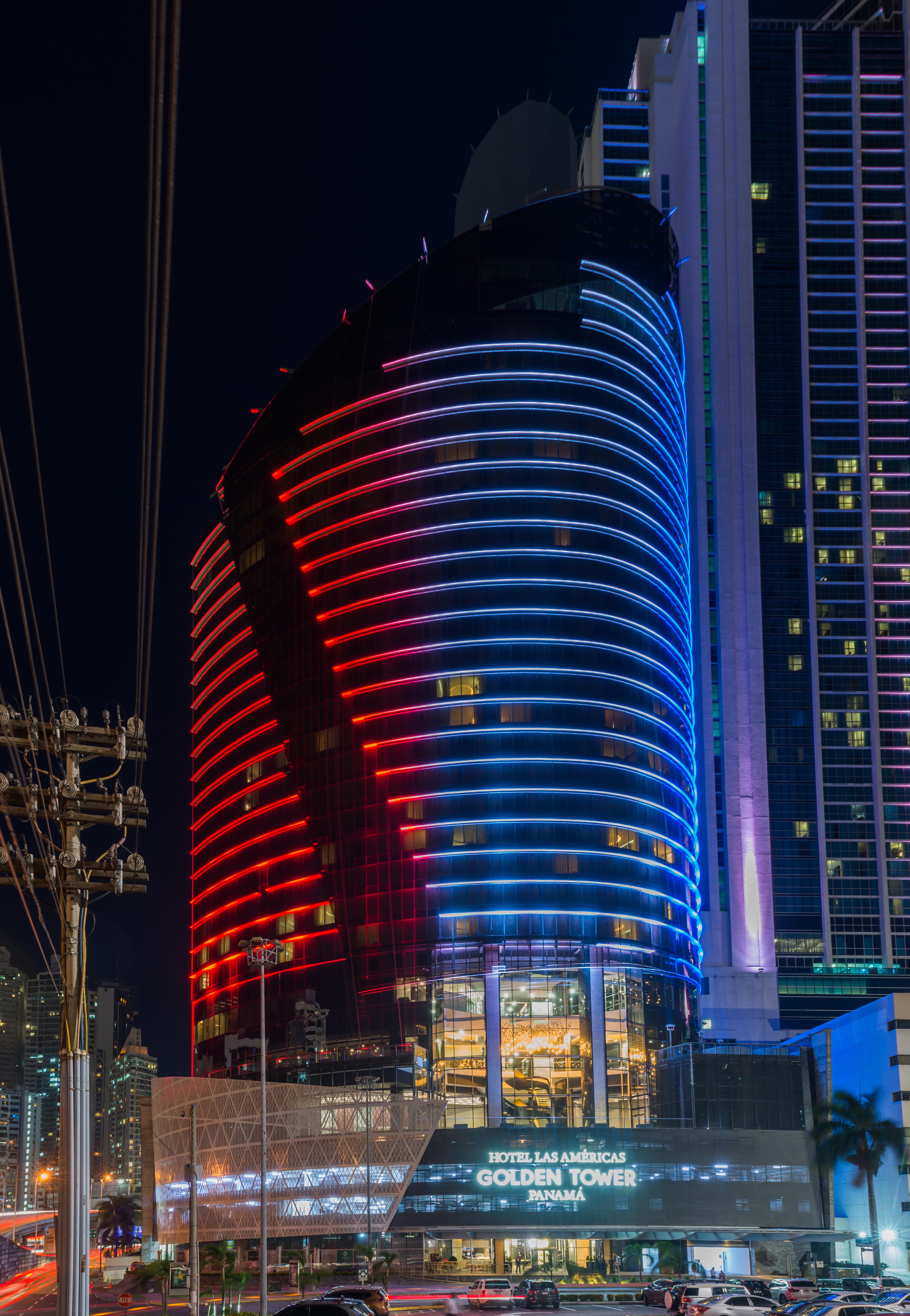 Hotel Las Americas Golden Tower Panama Kültér fotó The hotel at night