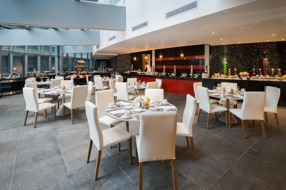 Hotel Las Americas Golden Tower Panama Kültér fotó The restaurant